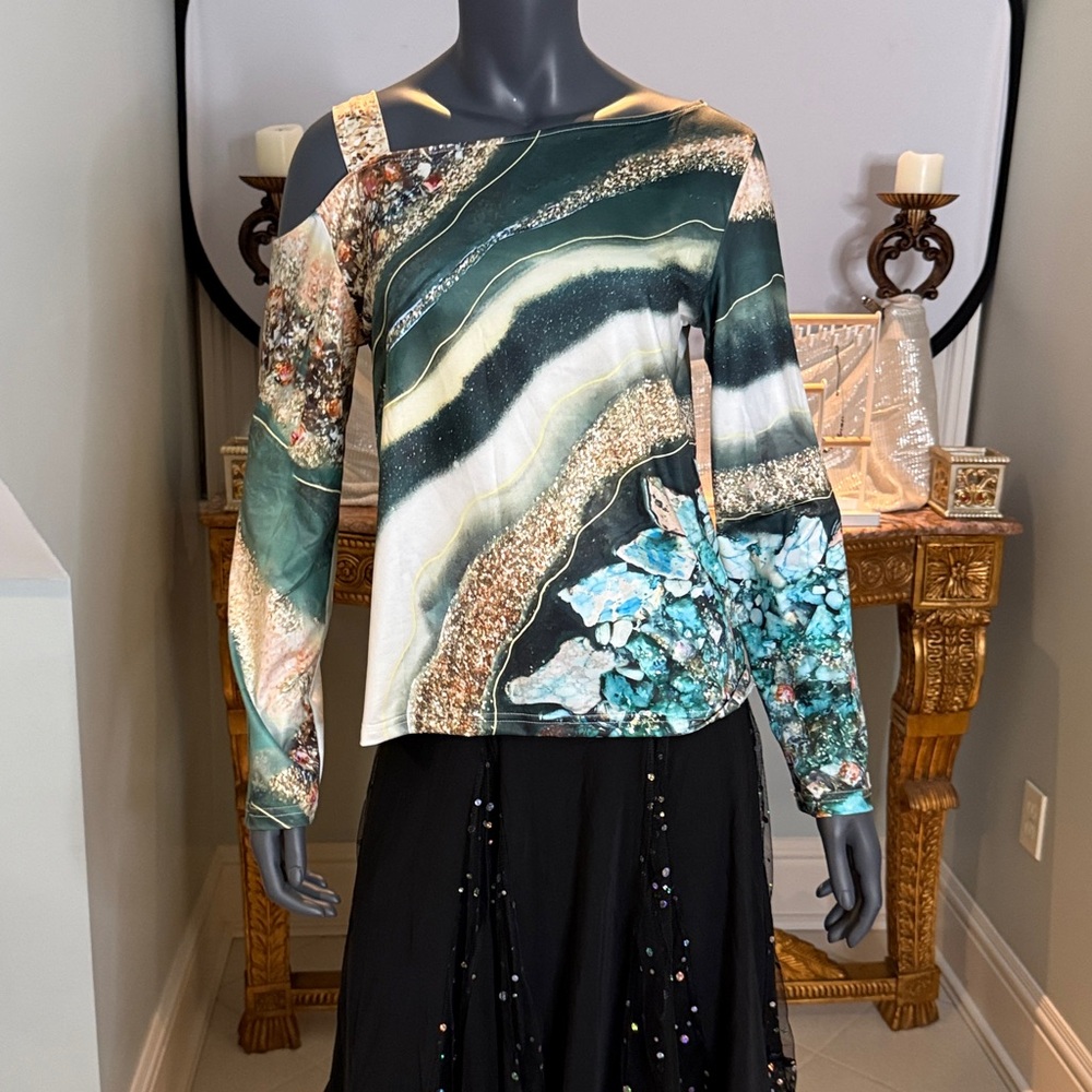 Abstract Patterned Top